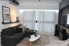 Modern 1BD Downtown+Pool+SmarTVs+BBQ+Gym